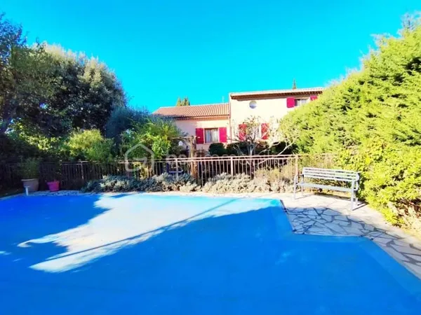 Propriété 10 pièces 208 m²