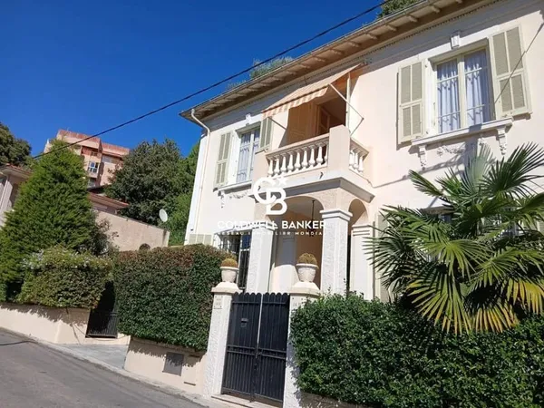 CHARMANTE VILLA NICOISE ANCIENNE - CALME et SECURISEE