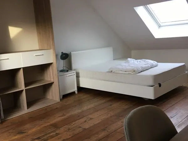 Loue chambre dans maison