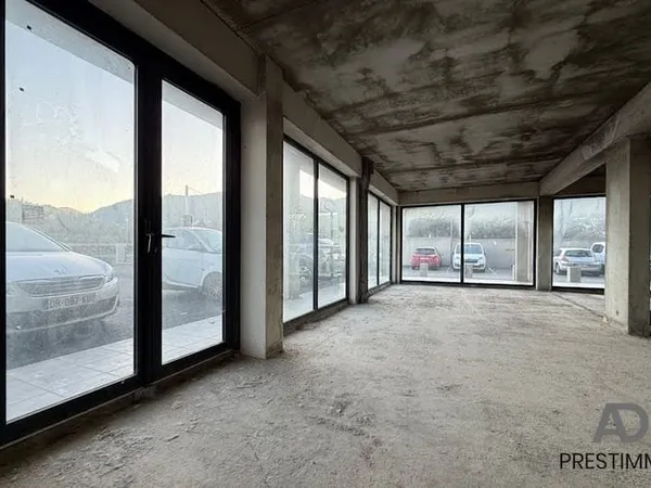 Local commercial 80 m²