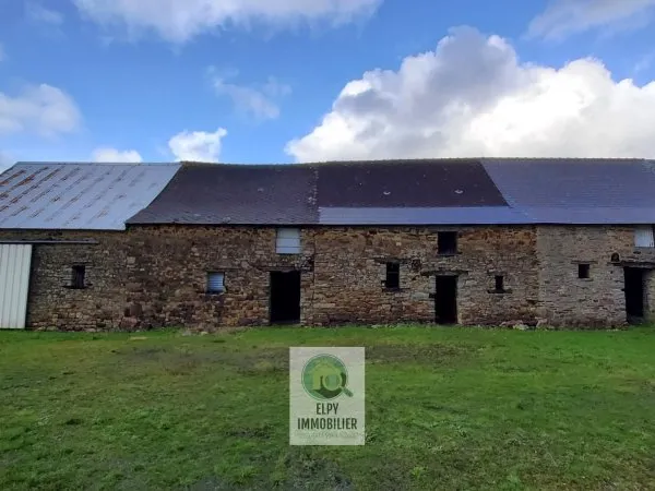 Corps de ferme à rénover 170m² au sol - 2700m² de terrain - La Dominelais