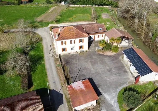 Ensemble immobilier proche EUGENIE LES BAINS