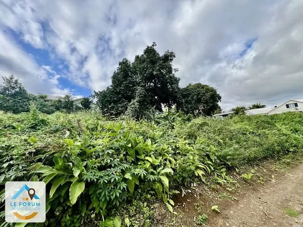 Terrain 600 m²