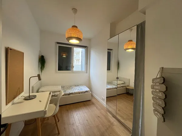 Chambre de service 4 pièces 20 m²