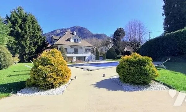 Maison 7 pièces 217 m²