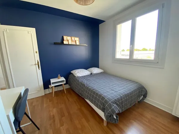 Chambre de service 1 pièce 64 m²