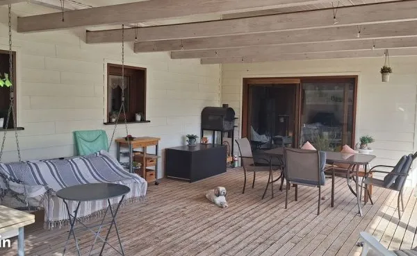 Maison en madrier dans secteur très calme, vue imprenable