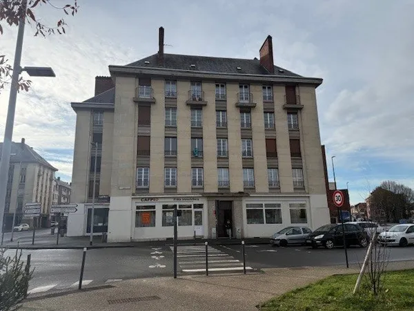 AUX PORTES DU CENTRE VILLE AGREABLE APPARTEMENT DE TYPE 4