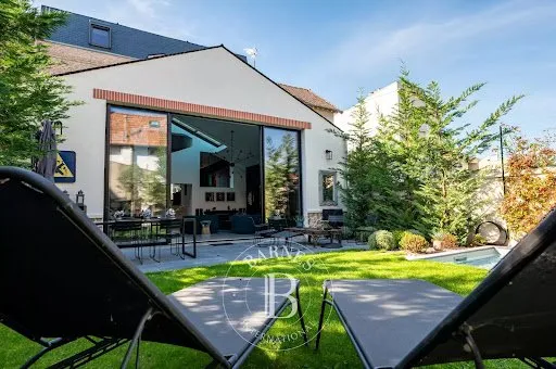 Maison 7 pièces 266 m²