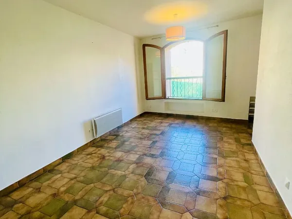 Maison village T3 avec garage Centre Saint Cannat