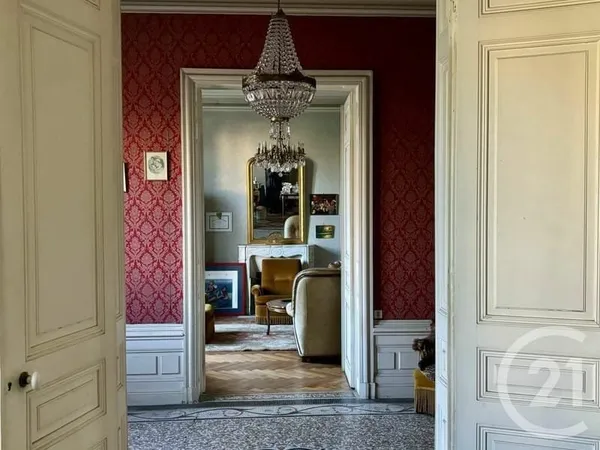 Maison 10 pièces 243 m²