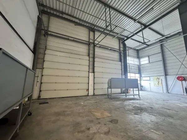 Local d'activité 559 m²