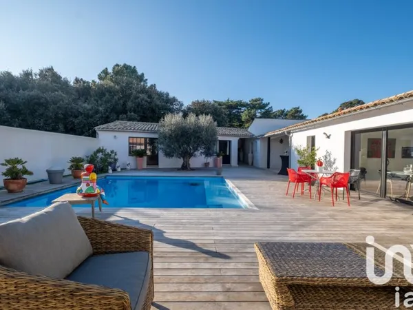 Maison 7 pièces 226 m²
