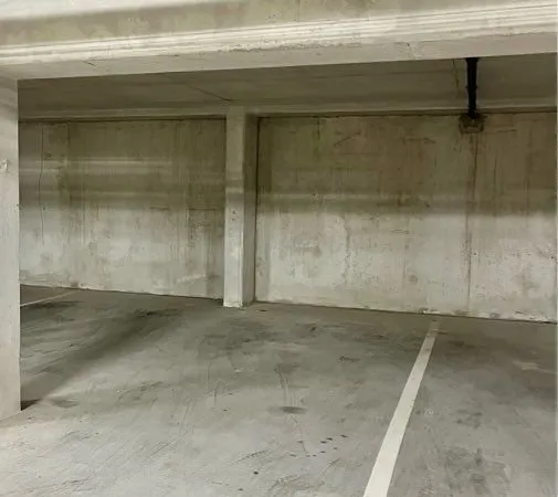 Place de parking disponible proche du vélodrome