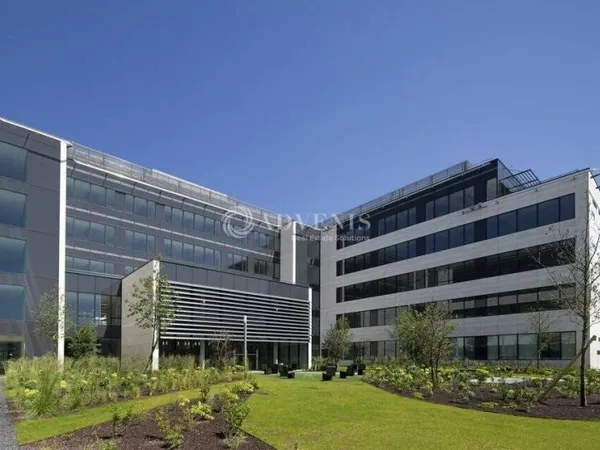 Bureau 2429 m²