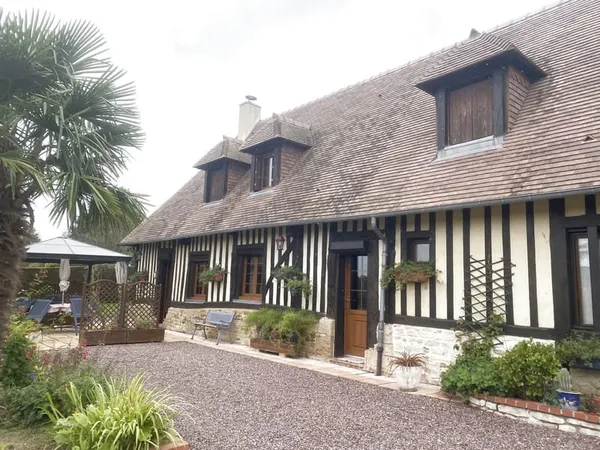 Lisieux Nord, maison de style normand sur un parc de 3300 m2