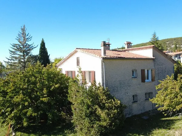 Maison à vendre 6 pièces, 4 chambres avec appartement indépendant au rez de chaussée - à la campagne