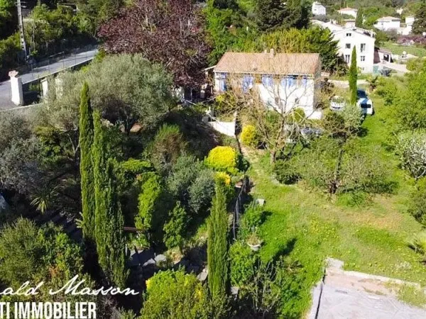 double habitation sur 2 200 m² de terrain piscinable