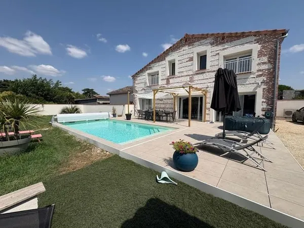 Propriété 6 pièces 198 m²