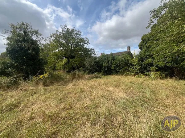 Terrain à bâtir sur Nalliers de 585m²