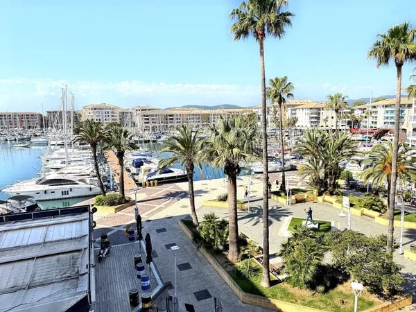AU COEUR DE PORT FREJUS, APPARTEMENT 3 PIECES AVEC GARAGE