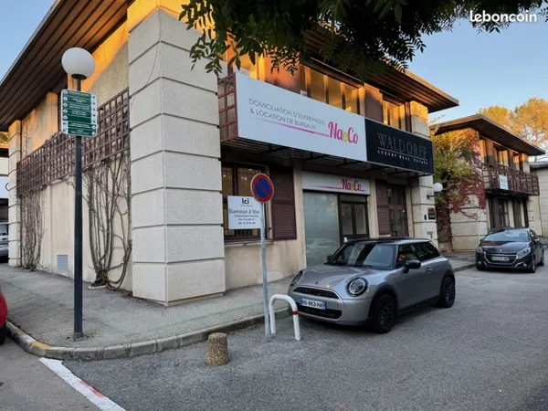 Beau local avec 4 bureaux ou commerce coeur de Sophia