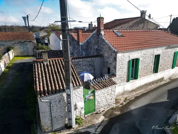 Petite Maison de pays en Pierre .