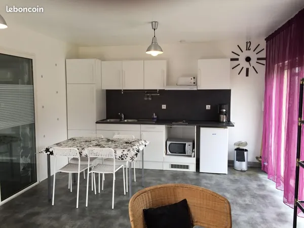 Studio, parking, terrasse 15 mn de Millau