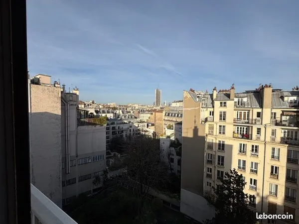 Studio refait à neuf - 8e étage avec ascenseur - Vue dégagée sur La Défense - Étoile / Ternes