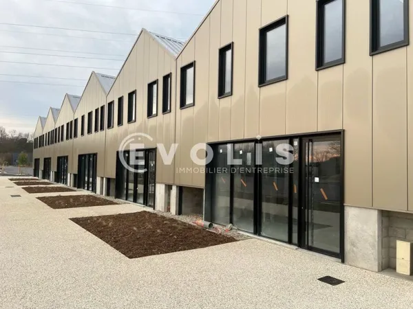 Locaux d'activité - A VENDRE - 3 044 m² divisibles à partir de 236 m²
