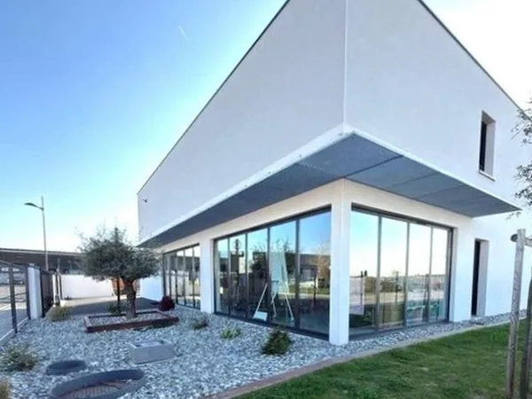 Local d'activité 280 m²