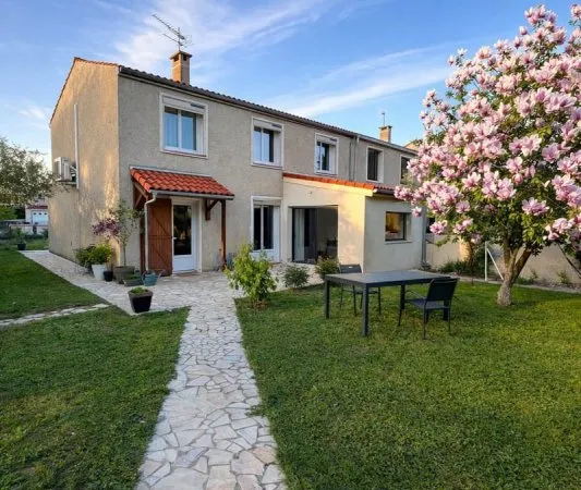 VILLE DE REVEL -MAISON AVEC JARDIN GARAGE ET DEPENDANCES