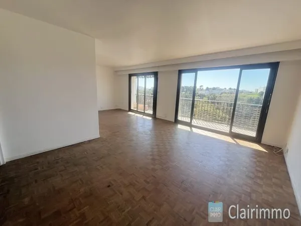 APPARTEMENT T4/5 DE 93M² / ASCENSEUR / BALCON / CAVE