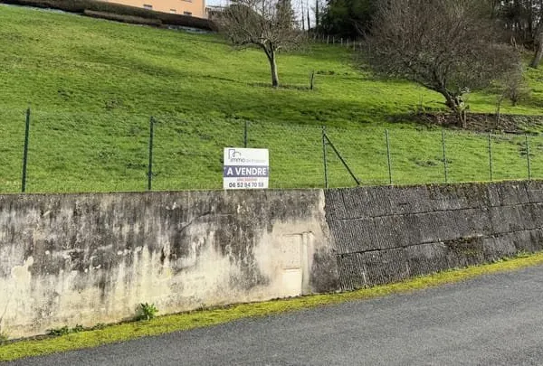 Decazeville- Centre-ville - Terrain à bâtir de 1640 m2-