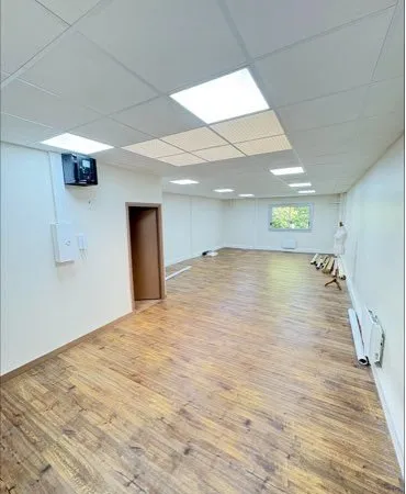 Bureau / local professionnel à louer à Montigny-le-Bretonneux (78180), disponible immédiatement