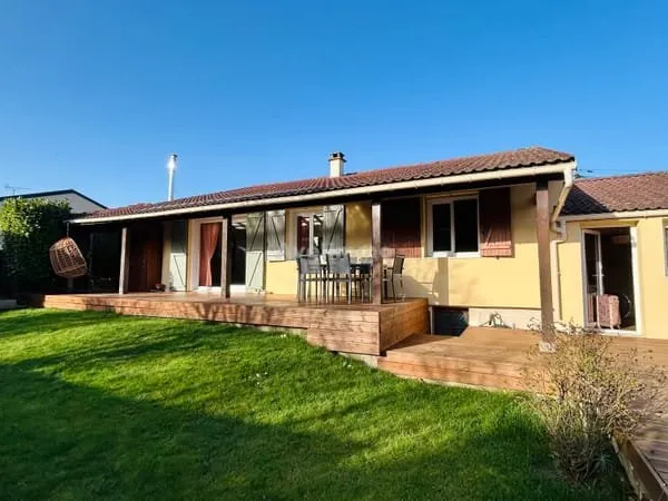 Coup de coeur! Maison de plain-pied rénovée, 4 chambres, jardin clos, une exclusivité Avelimmo