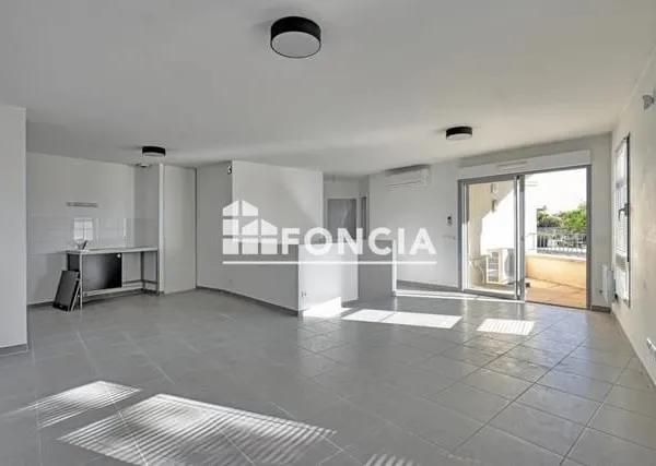 Villeneuve Les Maguelones : Lumineux 4 pièces entièrement rénové en duplex - Terrasse - avec grand g
