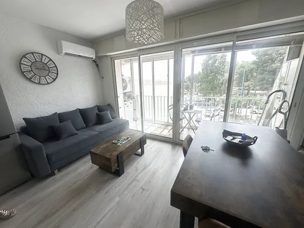 STUDIO CABINE - PARKING - SAINT-CYPRIEN PLAGE SECTEUR PORT