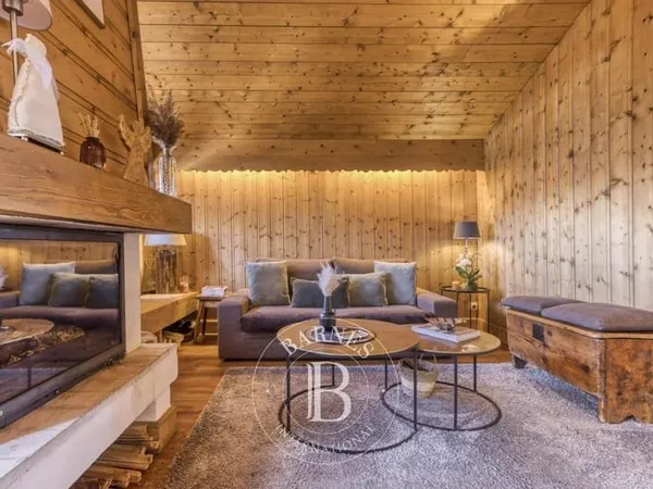 MEGÈVE - DUPLEX DE CHARME AU DERNIER ÉTAGE, À PROXIMITÉ DES PISTES ET DU GOLF du MONT d'ARBOIS