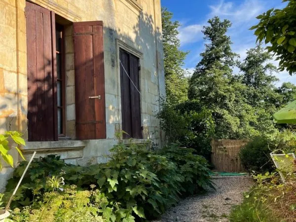 Bergerac - Maison en pierre 300 m² environ sur 1 ha avec mare et ruisseau - Viager mixte (partie lib
