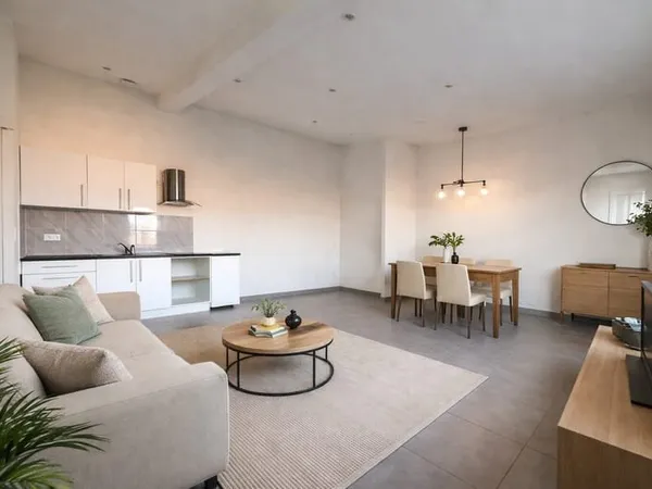 PIERREFEU-DU-VAR - APPARTEMENT T2 AU DERNIER ETAGE AVEC VUE PANORAMIQUE