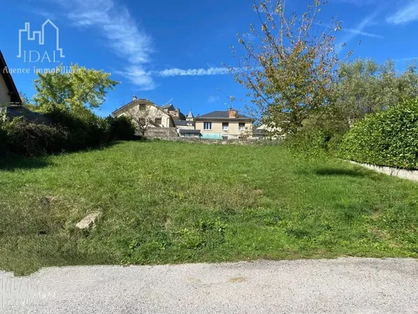 TERRAIN CONSTRUCTIBLE 496 M²