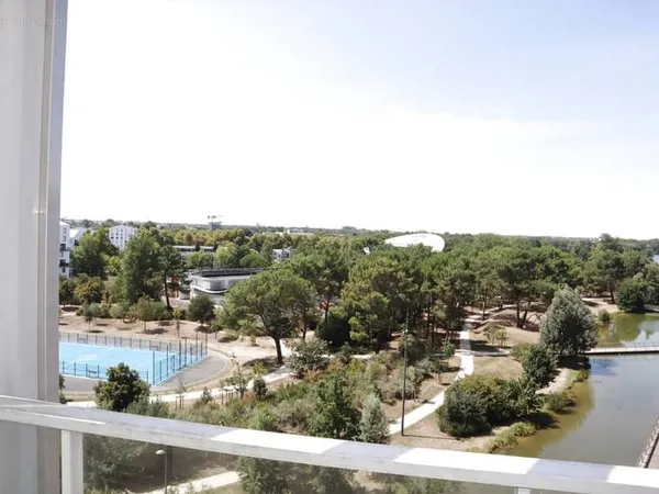 Bordeaux Lac - Superbe T3 traversant (68.45M2) offrant une vue panoramique avec 2 Balcons et parking