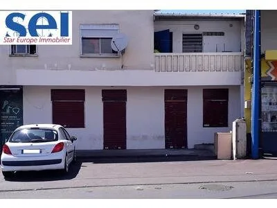 A louer : un local commercial de 49 m² à la rivière des pluies.