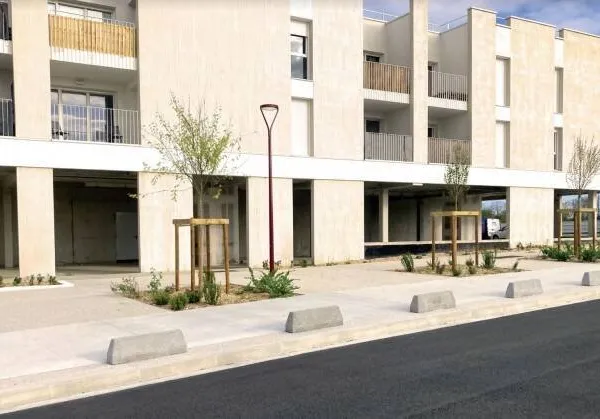 Local commercial 601 m²