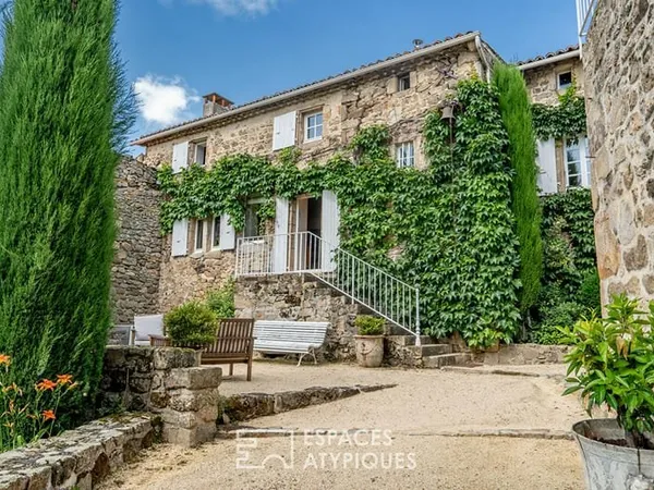 Maison ancienne de caractère avec piscine