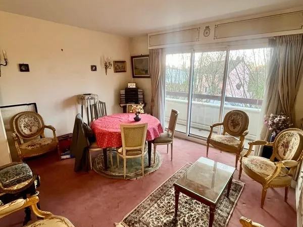 Appartement traversant 3 pièces avec balcons, cave et parking