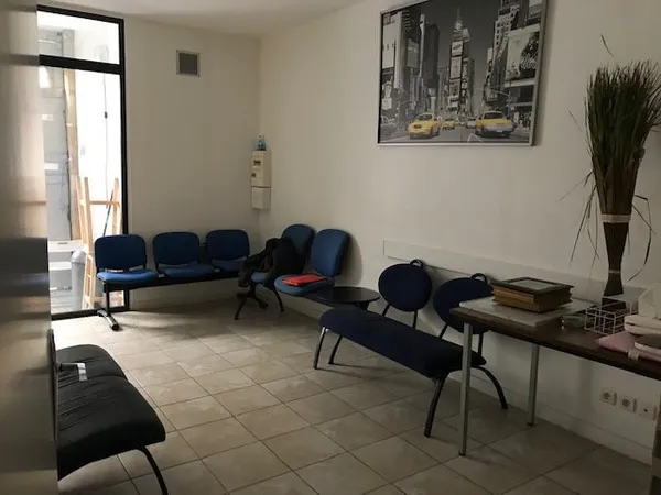 LOCAL COMMERCIAL REZ DE CHAUSSEE 41.32 m2 habitables + 9.77