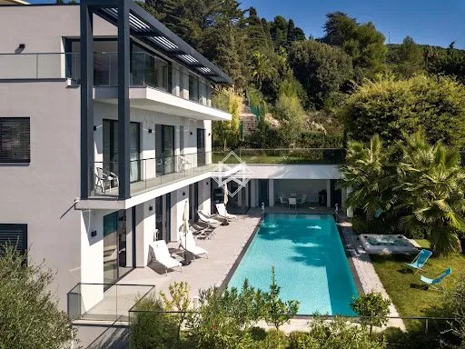 Maison 7 pièces 450 m²