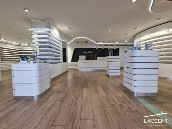 Local commercial 1 pièce 206 m²